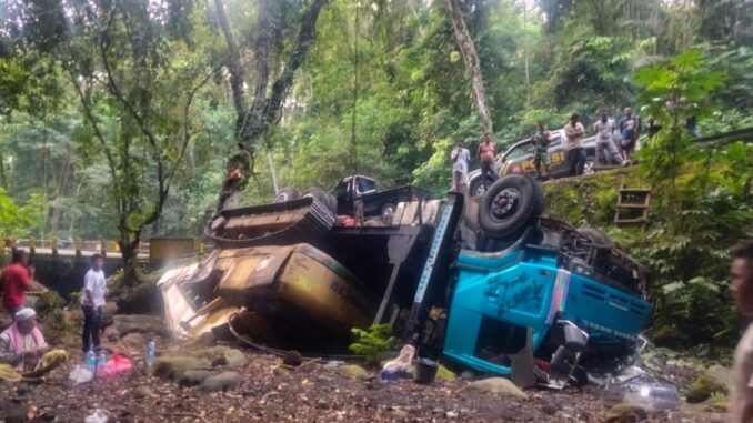 kendaraan yang mengalami kecelakaan di Sembalun