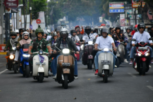 konvoi vespa meriahkan harganas